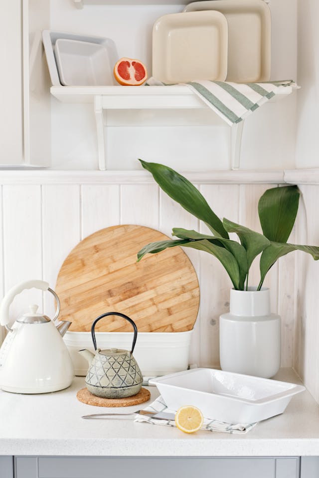 HOME & KITCHEN ESSENTIALS